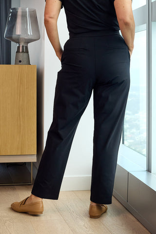 Model wears a S. She is a size 10/12 and is 170cm tall