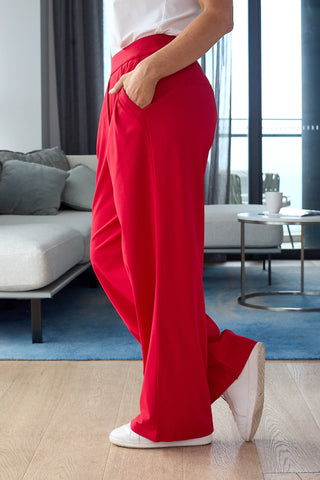 Model wears a S. She is a size 10 and is 170cm tall