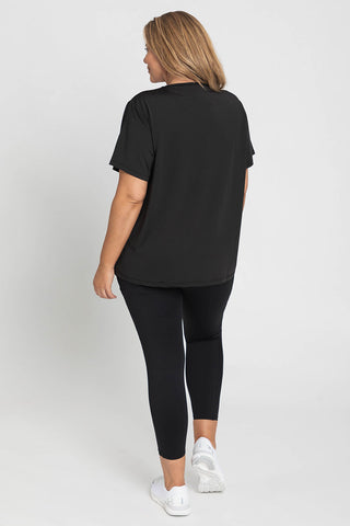 Model wears a XL. She is size 16 and is 181cm tall.