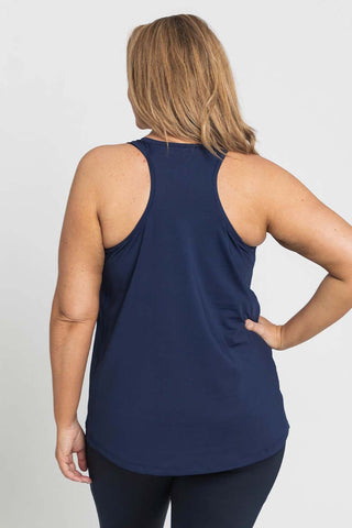 Model wears a L. She is size 14-16 and 175cm tall.