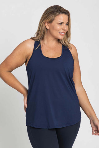 Model wears a L. She is size 14-16 and 175cm tall.