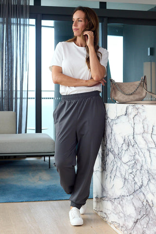 Model wears a S. She is a size 10 and is 170cm tall