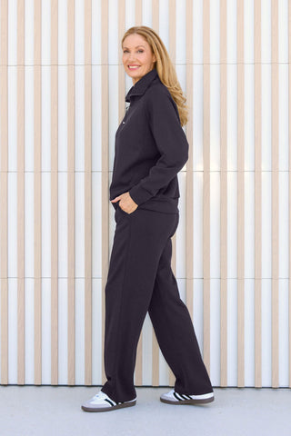 Model wears a S.She is a size 10/12 and is 175cm tall.