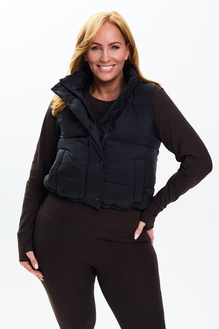 Models wears a size M. She is a size 14 and is 172cm tall.