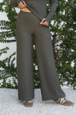 Model wears a S. She is a size 10/12 and is 170cm tall