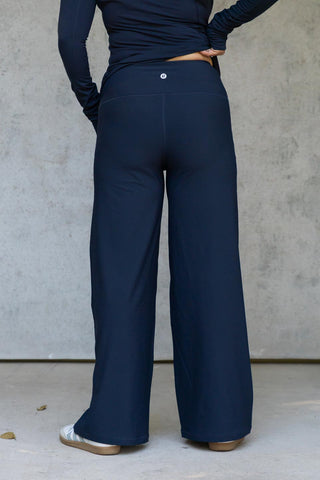 Model wears a S. She is a size 10/12 and is 170cm tall