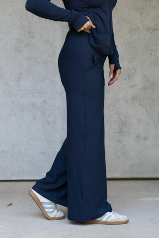 Model wears a S. She is a size 10/12 and is 170cm tall