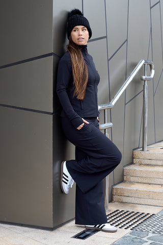 Model wears a S. She is a size 10 and is 175cm tall