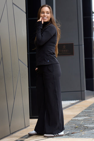 Model wears a S. She is a size 10 and is 175cm tall