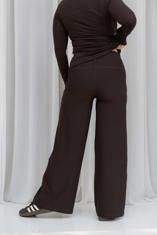 Model wears a S. She is a size 10/12 and is 170cm tall