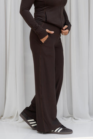Model wears a S. She is a size 10/12 and is 170cm tall