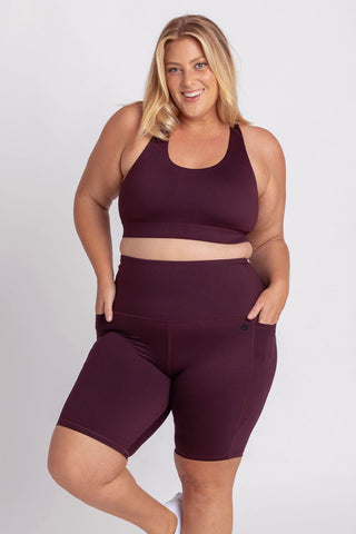Model wears a XL. She is size 16 and is 172cm tall.