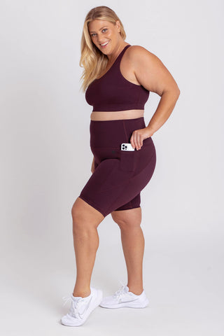 Model wears a XL. She is size 16 and is 172cm tall.