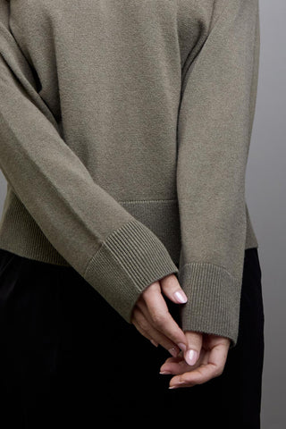 Model wears a S. She is a size 10 and is 170cm tall