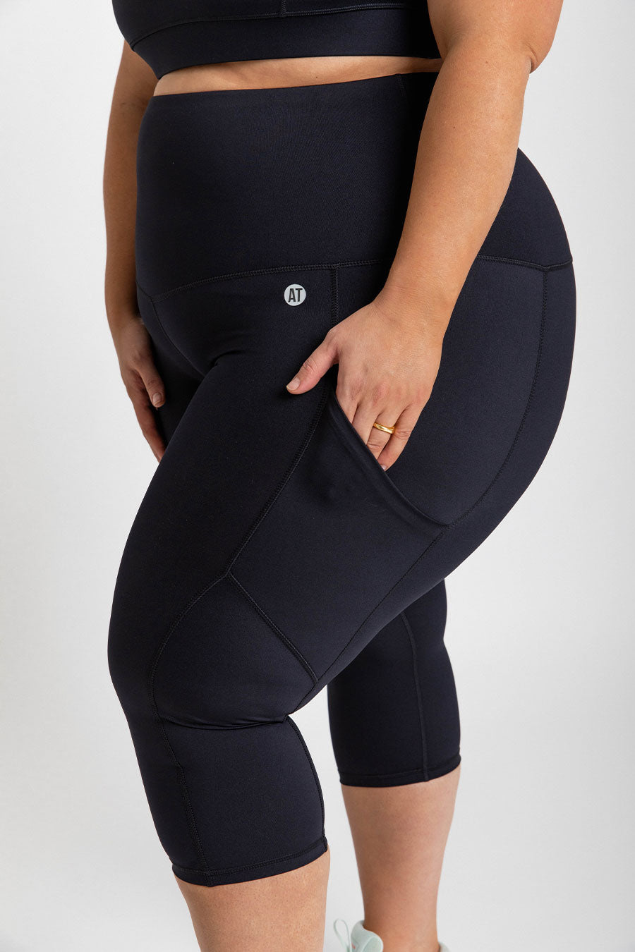 Extra Strong Compression Black Gym Leggings with Side Pockets