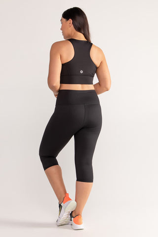 Model wears a L. She is a size 14 and is 175cm tall.