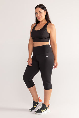 Model wears a L. She is a size 14 and is 175cm tall.