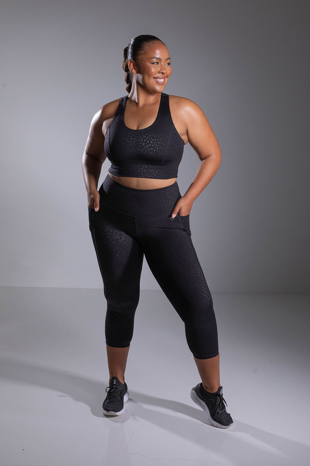 7-8-length-gym-tights-black-leopard-campaign

