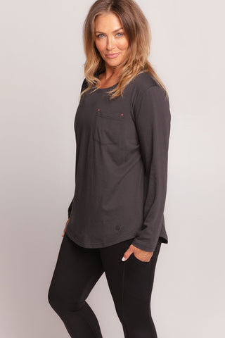 Model wears a L. She is a size 14-16 and is 175cm tall.