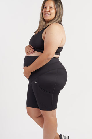 Model wears a 2XL. She is a size 18-20, 163cm tall and 29 weeks pregnant.
