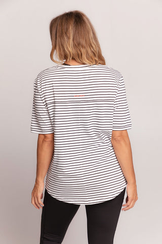 Model wears a L. She is a size 14-16 and is 175cm tall.