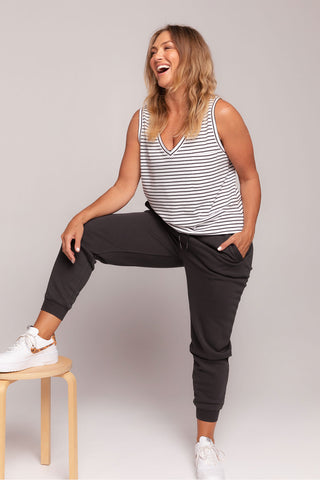 Model wears a L. She is a size 14-16 and is 175cm tall.