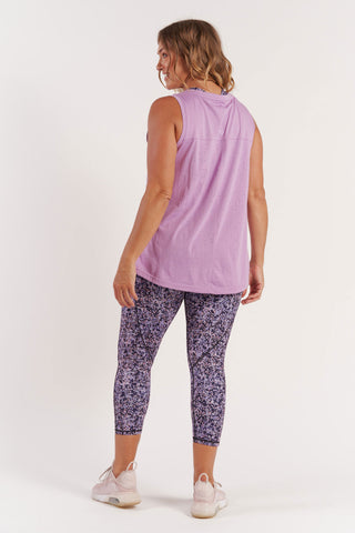 Model wears a L. She is a size 14-16 and is 175cm tall.