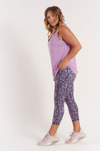 Model wears a L. She is a size 14-16 and is 175cm tall.