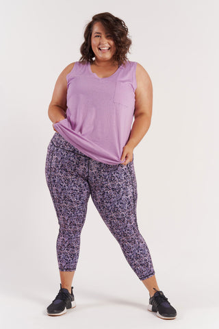 Model wears a 2XL. She is a size 18-20 and is 174cm tall.