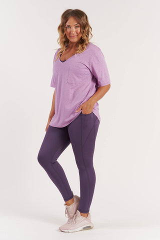 Model wears a L. She is a size 14-16 and is 175cm tall.
